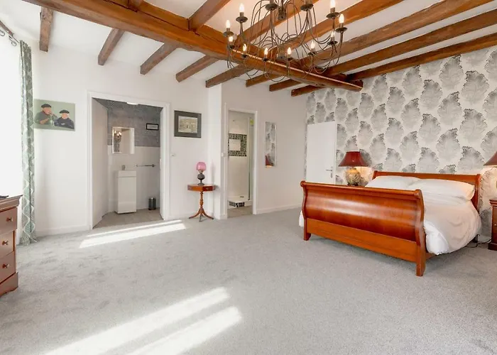 Du Noyer Bed & Breakfast